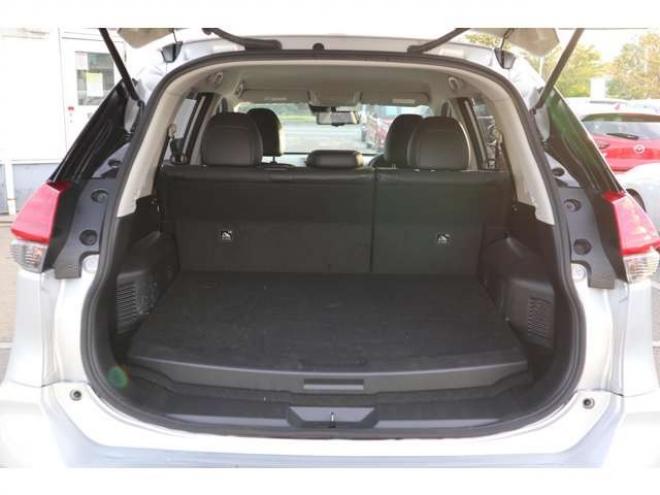 エクストレイル2.0 20S ハイブリッド 4WD　純正フルセグナビ　ETC　アラウンドビューカメラ　パーキングアシスト　ヒルディセントコントロール　クルーズコントロール　パーキングソナー 2000