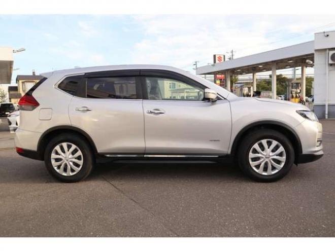 エクストレイル2.0 20S ハイブリッド 4WD　純正フルセグナビ　ETC　アラウンドビューカメラ　パーキングアシスト　ヒルディセントコントロール　クルーズコントロール　パーキングソナー 2000