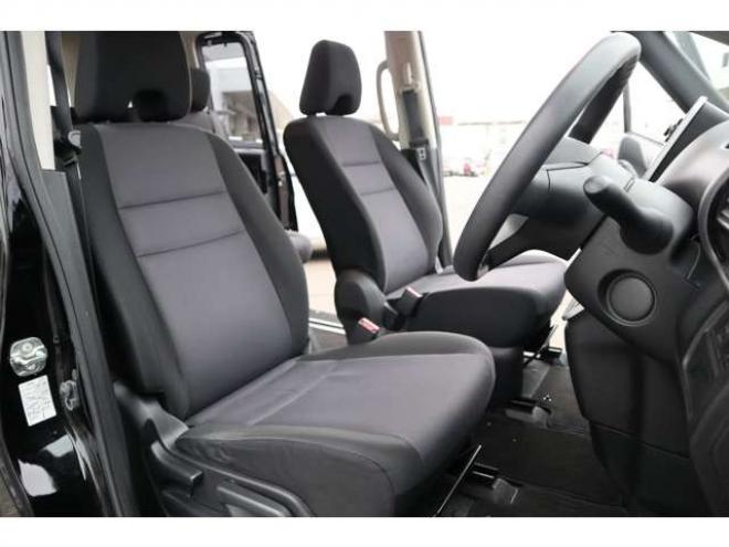 セレナ2.0 B 4WD　社外CDプレイヤー　アラウンドビューモニター　クルーズコントロール　エマージェンシーブレーキ　車線逸脱防止支援　パーキングセンサー 2000