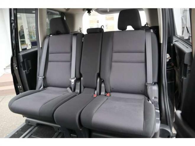 セレナ2.0 B 4WD　社外CDプレイヤー　アラウンドビューモニター　クルーズコントロール　エマージェンシーブレーキ　車線逸脱防止支援　パーキングセンサー 2000