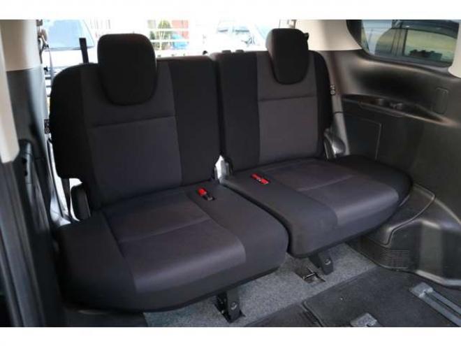 セレナ2.0 B 4WD　社外CDプレイヤー　アラウンドビューモニター　クルーズコントロール　エマージェンシーブレーキ　車線逸脱防止支援　パーキングセンサー 2000