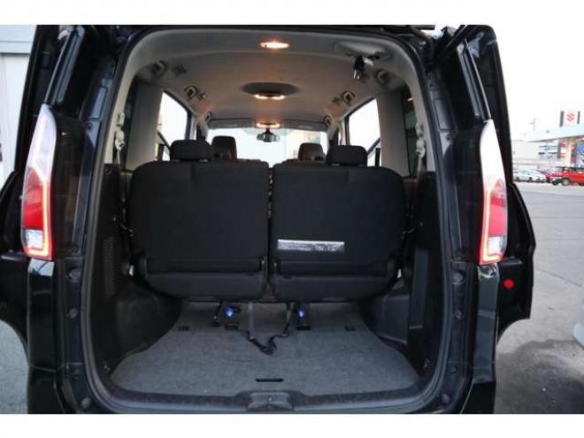 セレナ2.0 B 4WD　社外CDプレイヤー　アラウンドビューモニター　クルーズコントロール　エマージェンシーブレーキ　車線逸脱防止支援　パーキングセンサー 2000