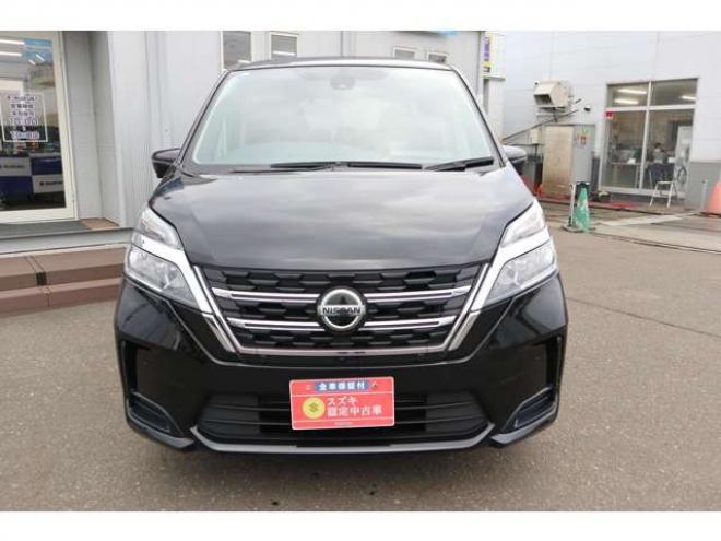 セレナ2.0 B 4WD　社外CDプレイヤー　アラウンドビューモニター　クルーズコントロール　エマージェンシーブレーキ　車線逸脱防止支援　パーキングセンサー 2000