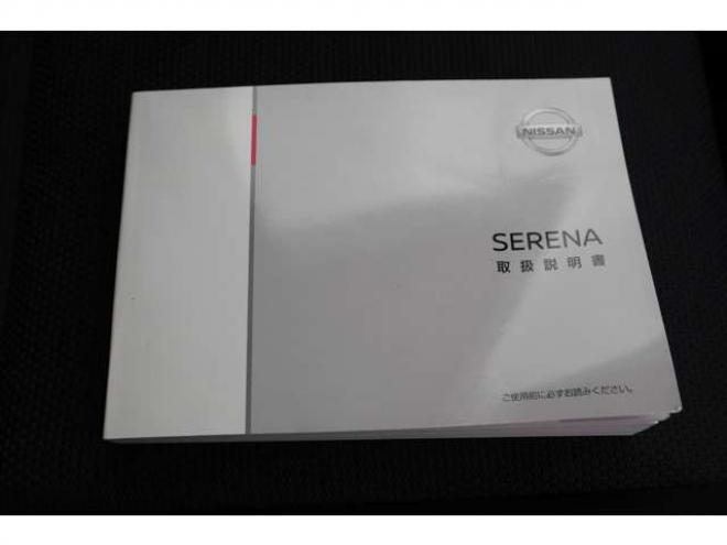 セレナ2.0 B 4WD　社外CDプレイヤー　アラウンドビューモニター　クルーズコントロール　エマージェンシーブレーキ　車線逸脱防止支援　パーキングセンサー 2000