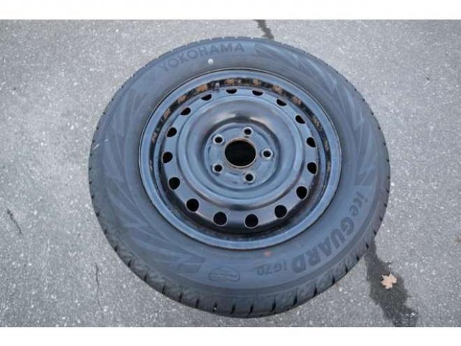 セレナ2.0 B 4WD　社外CDプレイヤー　アラウンドビューモニター　クルーズコントロール　エマージェンシーブレーキ　車線逸脱防止支援　パーキングセンサー 2000