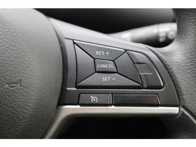 セレナ2.0 B 4WD　社外CDプレイヤー　アラウンドビューモニター　クルーズコントロール　エマージェンシーブレーキ　車線逸脱防止支援　パーキングセンサー 2000