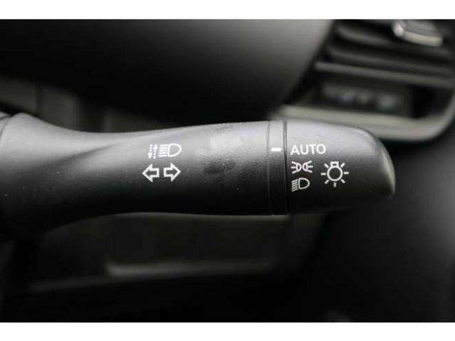 セレナ2.0 B 4WD　社外CDプレイヤー　アラウンドビューモニター　クルーズコントロール　エマージェンシーブレーキ　車線逸脱防止支援　パーキングセンサー 2000