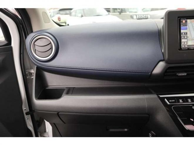 デイズハイウェイスターX 4WD　社外フルセグナビ　アラウンドビューモニター　LEDヘッドライト　シートヒーター　エマージェンシーブレーキ　車線逸脱警報機能 660