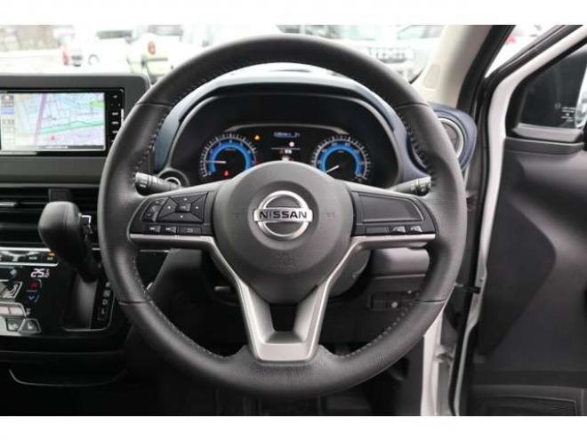 デイズハイウェイスターX 4WD　社外フルセグナビ　アラウンドビューモニター　LEDヘッドライト　シートヒーター　エマージェンシーブレーキ　車線逸脱警報機能 660