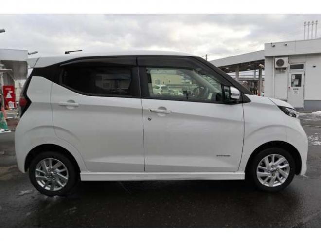 デイズハイウェイスターX 4WD　社外フルセグナビ　アラウンドビューモニター　LEDヘッドライト　シートヒーター　エマージェンシーブレーキ　車線逸脱警報機能 660