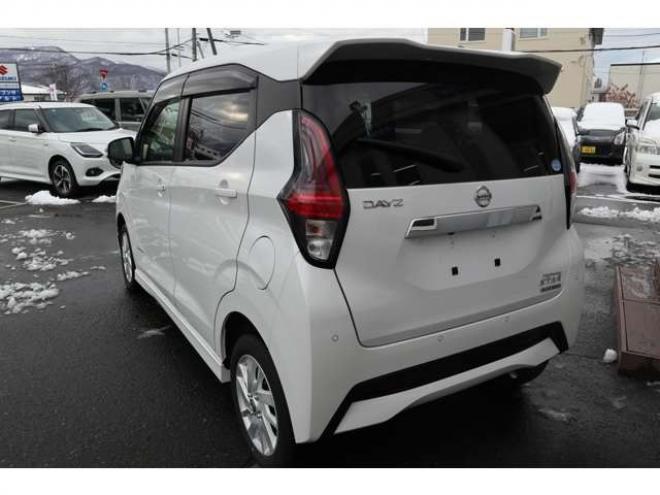 デイズハイウェイスターX 4WD　社外フルセグナビ　アラウンドビューモニター　LEDヘッドライト　シートヒーター　エマージェンシーブレーキ　車線逸脱警報機能 660