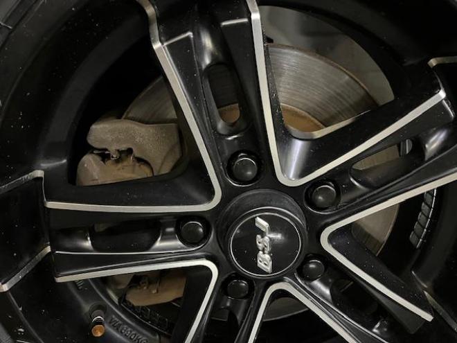 デリカＤ：５　本州仕入　ワンオーナー　寒冷地仕様　禁煙車　両側パワースライドドア　アルパインリアモニター　新品ＴＯＹＯホワイトレター　新品ＪＡＯＳブラックマッドガード　社外１６ＡＷ＋スタッドレスタイヤ付　ＥＴＣ 4WD 2400 5Dr