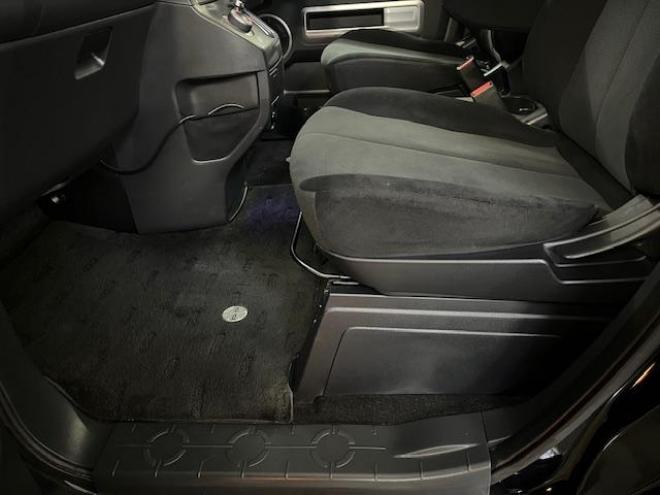 デリカＤ：５　本州仕入　ワンオーナー　寒冷地仕様　禁煙車　両側パワースライドドア　アルパインリアモニター　新品ＴＯＹＯホワイトレター　新品ＪＡＯＳブラックマッドガード　社外１６ＡＷ＋スタッドレスタイヤ付　ＥＴＣ 4WD 2400 5Dr