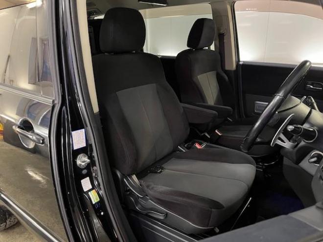 デリカＤ：５　本州仕入　ワンオーナー　寒冷地仕様　禁煙車　両側パワースライドドア　アルパインリアモニター　新品ＴＯＹＯホワイトレター　新品ＪＡＯＳブラックマッドガード　社外１６ＡＷ＋スタッドレスタイヤ付　ＥＴＣ 4WD 2400 5Dr