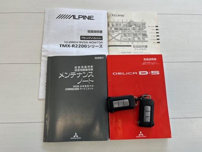 デリカＤ：５　本州仕入　ワンオーナー　寒冷地仕様　禁煙車　両側パワースライドドア　アルパインリアモニター　新品ＴＯＹＯホワイトレター　新品ＪＡＯＳブラックマッドガード　社外１６ＡＷ＋スタッドレスタイヤ付　ＥＴＣ 4WD 2400 5Dr