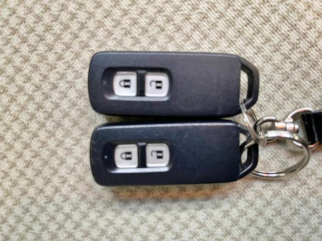 N-ONE660G Lパッケージ 4WD 5年保証 スマキー 夏冬タイヤ Bカメ ETC 寒冷地仕様 禁煙 車検整備2年付 修復歴無