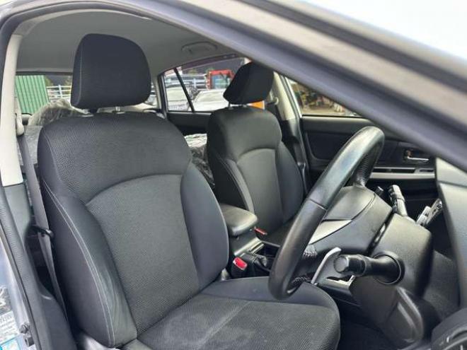 インプレッサXVハイブリッド 2.0i 4WD　ナビ　ワンセグ　アルミホイール　クルーズコントロール　ABS　横滑り防止装置　盗難防止装置　パワステ　パワーウィンドウ　スマートキー　キーレスエントリー　MTモード付　アイドリングストップ　ETC 2000