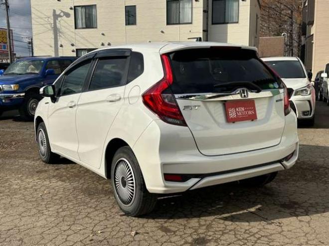 フィット1.5 ハイブリッド F 4WD　純正ナビ　バックカメラ　ETC　パワステ　パワーウィンドウ　ABS　キーレスエントリー 1500