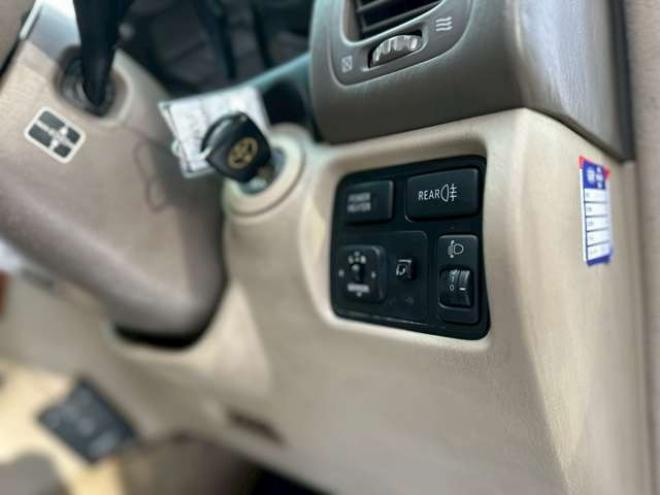 ランドクルーザー100 4.2 VXリミテッド ディーゼルターボ 4WD　エンジンスターター　ETC 純正アルミ　純正ナビ　電動シート　シートヒーター　コンソールクーラーBOX　バックカメラ　パワステ　パワーウィンドウ　クルーズコントロール　ABS 4200