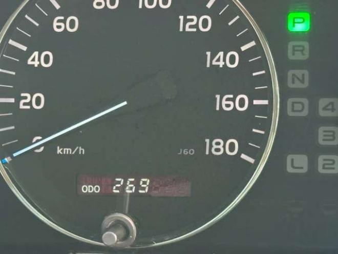 ランドクルーザー100 4.2 VXリミテッド ディーゼルターボ 4WD　エンジンスターター　ETC 純正アルミ　純正ナビ　電動シート　シートヒーター　コンソールクーラーBOX　バックカメラ　パワステ　パワーウィンドウ　クルーズコントロール　ABS 4200