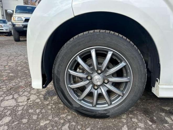 N-BOXカスタムG Lパッケージ 4WD　社外ナビ　左側電動スライドドア　バックカメラ　純正アルミホイール　キーレスエントリー　ABS　パワーウィンドウ　パワステ　盗難防止装置 660