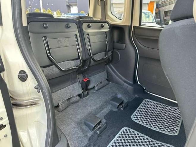 N-BOXカスタムG Lパッケージ 4WD　社外ナビ　左側電動スライドドア　バックカメラ　純正アルミホイール　キーレスエントリー　ABS　パワーウィンドウ　パワステ　盗難防止装置 660