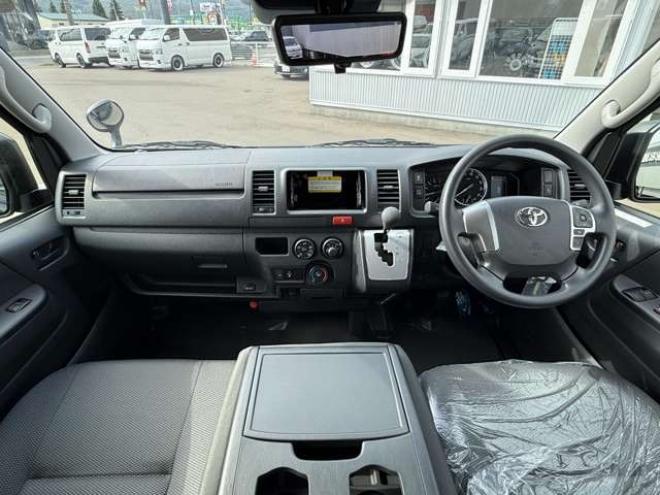 ハイエースバン2.8 DX ロング ディーゼルターボ 4WD　登録未使用車　寒冷地仕様　パノラミックビューモニター　デジタインナーミラー　LEDヘッドランプ　電動格納ミラーヒータ付　リアAC　リアヒーター　スライドドアイージークローザー　バックドアイージークローザー 登録済未使用車 2800