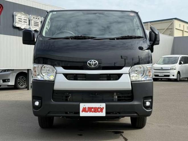 ハイエースバン2.8 DX ロング ディーゼルターボ 4WD　登録未使用車　寒冷地仕様　パノラミックビューモニター　デジタインナーミラー　LEDヘッドランプ　電動格納ミラーヒータ付　リアAC　リアヒーター　スライドドアイージークローザー　バックドアイージークローザー 登録済未使用車 2800