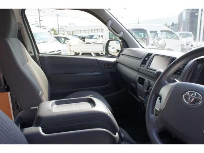 ハイエースバン2.8 DX ロング ディーゼルターボ 4WD　フロントシートセパレート仕様変更済　　　センターコンソール付　415COBRA丸目ライトキット&バッドラッカー16インチAW　415SAFARIフロントスポイラー　TOYOオープンカントリーR/T　電動格納ドアミラー 2800