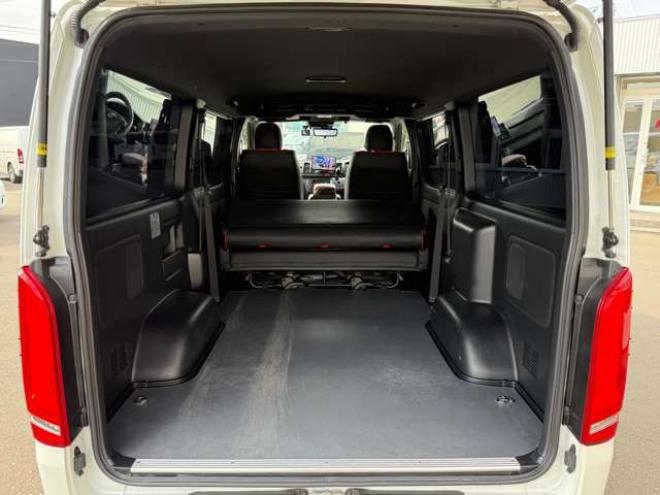 ハイエースバン2.8ダークプライムIIマルチロールトランスポータータイプIロングディーゼルターボ4WD　寒冷地仕様　ワンオーナー　ESSEX　ENCM17インチアルミ　ヨコハマパラダ　ESSEXフロントリップスポイラー　ローフォルムフェンダー　ローダウン　パワースライドドア　LEDテールランプ 2800