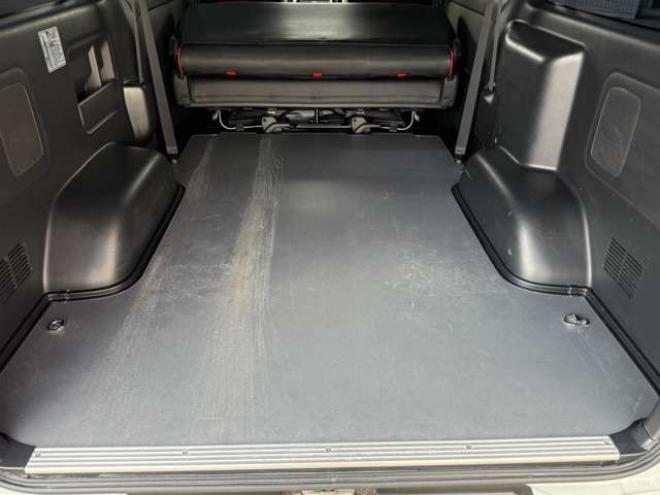 ハイエースバン2.8ダークプライムIIマルチロールトランスポータータイプIロングディーゼルターボ4WD　寒冷地仕様　ワンオーナー　ESSEX　ENCM17インチアルミ　ヨコハマパラダ　ESSEXフロントリップスポイラー　ローフォルムフェンダー　ローダウン　パワースライドドア　LEDテールランプ 2800