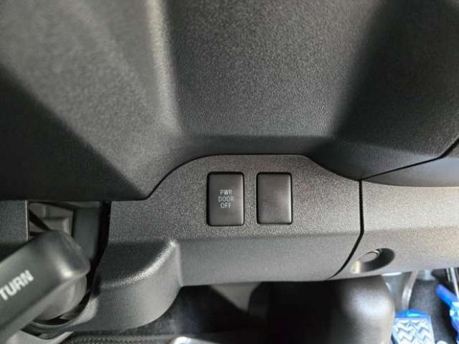 ハイエースバン2.7 スーパーGL ダークプライム ワイド ミドルルーフ ロングボディ 4WD　4WD　寒冷地仕様　両側パワスラ　スマキー　プッシュスタート　リアヒーター&クーラー　アルパインインナーミラー&フリップダウンモニター　社外メモリナビ　フルセグTV　ETC　ベッドキッド　Bカメラ 2700