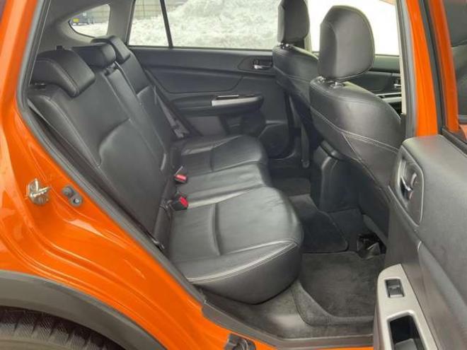 インプレッサXVハイブリッド 2.0i-L アイサイト 4WD　夏冬タイヤ付　　社外ナビTV　バックカメラ　クルコン　ETC　パワーシート　シートヒーター　ドラレコ　プッシュスタート　スターター機能付純正スマートキー　パドルシフト　Bluetooth　ワンオーナー 2000