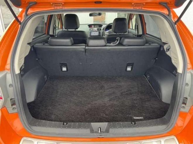 インプレッサXVハイブリッド 2.0i-L アイサイト 4WD　夏冬タイヤ付　　社外ナビTV　バックカメラ　クルコン　ETC　パワーシート　シートヒーター　ドラレコ　プッシュスタート　スターター機能付純正スマートキー　パドルシフト　Bluetooth　ワンオーナー 2000