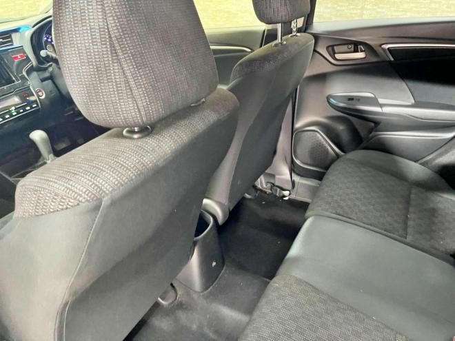 フィット13G Fパッケージ 4WD 5年保証 スマキー 寒冷地仕様 禁煙 車検整備2年付 修復歴無