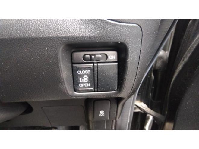 N-BOXカスタム　G-Lパッケージ　4WD 660 5Dr