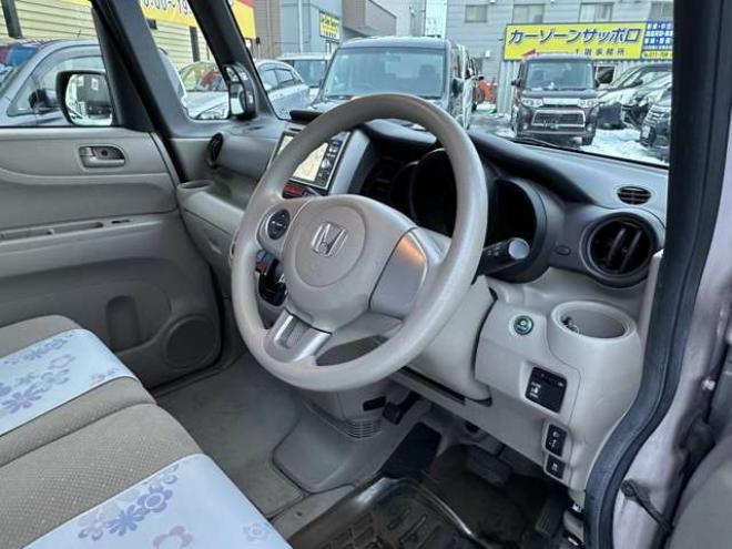 N-BOXカスタムG Lパッケージ 4WD　左側パワースライドドア　SDナビ　　バックモニター　社外アルミホイール冬　社外アルミホイール夏　プッシュスタート　キーレスキー 660