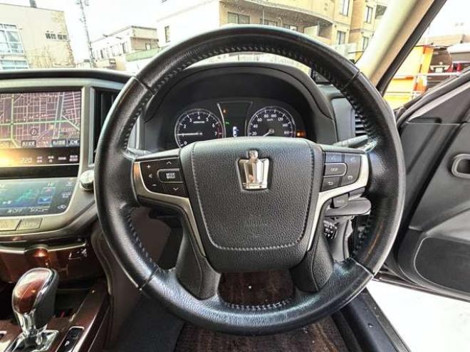 クラウンロイヤル 2.5 ロイヤル i-Four 4WD　ナビバックモニターフルセグTV　エンジンスターター　夏冬タイヤ付き　クルーズコントロール 2500