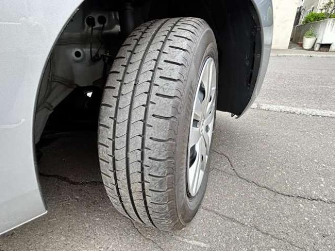 フィット1.5 e:HEV ベーシック 4WD　e-HEV クルーズコントロール　レーンキープ　冬タイヤセット付 1500