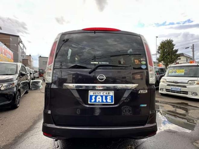 セレナ2.0 ハイウェイスター Vセレクション 4WD　両側ワンタッチオートスライドドア　アイドリングトップ　横滑り防止装置　プッシュスタート　クルーズコントロール　社外アルミホイール夏 2000