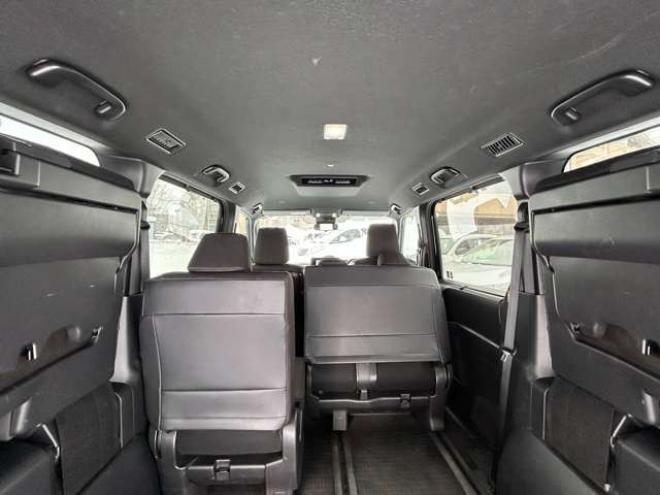 ヴォクシー2.0 S-G 4WD　バックモニター　左右電動スライドドア　衝突軽減ブレーキアクセル踏み間違いブレーキ　ETCレーンキープアシスト 2000