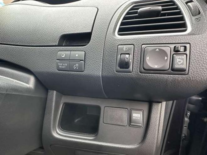 セレナ2.0 ハイウェイスター 4WD　アイドリングストップ　プッシュスタート 2000