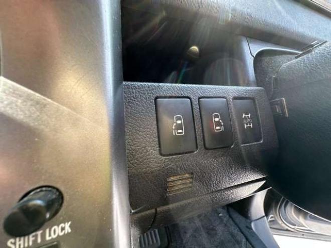 ヴォクシー2.0 ZS 4WD　両側パワースライドドア　プッススタート 2000