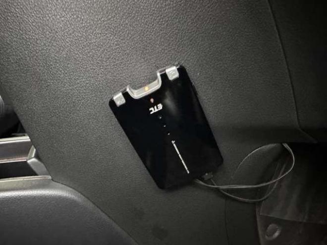 ヴェルファイア2.4 Z 4WD　HDDナビ　Bluetooth　地デジ　両側パワースライドドア　フリップダウンモンター　プッシュスタート　横滑り防止装置　コーナーセンサー　ETC　　社外アルミホイール夏　バックモニター 2400