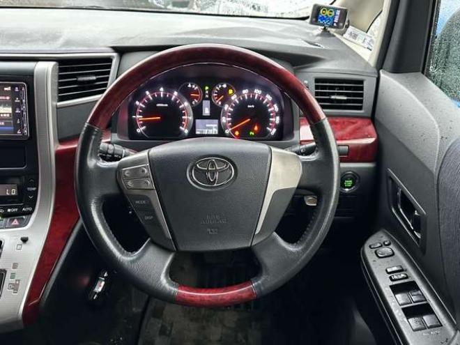 ヴェルファイア2.4 Z 4WD　HDDナビ　Bluetooth　地デジ　両側パワースライドドア　フリップダウンモンター　プッシュスタート　横滑り防止装置　コーナーセンサー　ETC　　社外アルミホイール夏　バックモニター 2400