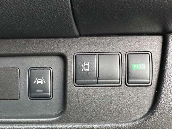 セレナ2.0 ハイウェイスター 4WD　左側パワースライドドア　Bluetooth 2000