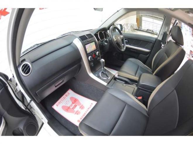 エスクード2.4 ランドブリーズ 4WD　ワンオーナー特別仕様車4WD横滑り防止装置クルーズコントロールSDナビTVバックカメラHIDライト電動ガラスサンルーフクルーズコントロール 2400