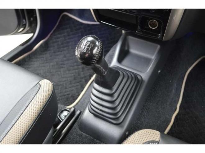 ジムニーランドベンチャー 4WD　ワンオーナー特別仕様車5速マニュアル4WDターボ7インチワイドナビTVバックカメラETCハーフレザーシートヒーター 660