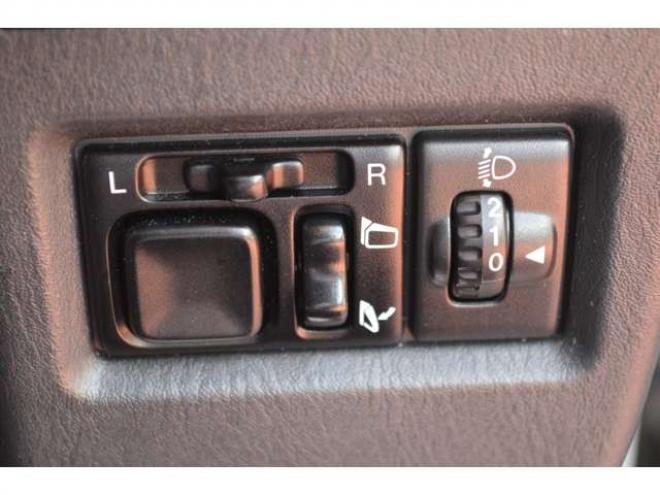 ジムニーランドベンチャー 4WD　ワンオーナー特別仕様車パートタイム4WDターボSDナビTVハーフレザーシートヒーター禁煙車マッドフラップ純正16インチアルミホイル 660