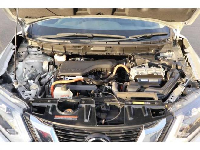 エクストレイル2.0 20S ハイブリッド 4WD　純正フルセグナビ　ETC　アラウンドビューカメラ　パーキングアシスト　ヒルディセントコントロール　クルーズコントロール　パーキングソナー 2000